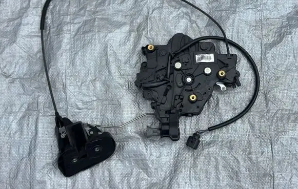 Volkswagen Transporter - Caravelle T5 Sliding door lock 7E0843654CF 341176