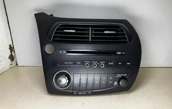 Honda Civic Radio/GPS head unit trim MGCFE00479D 77610SMGE013M1 HM19825000