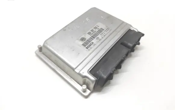 Volkswagen PASSAT B5 Engine control unit/module 8D0907558G 0261204773