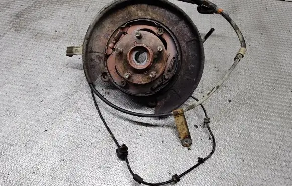 Subaru Forester SH Rear wheel hub spindle/knuckle 