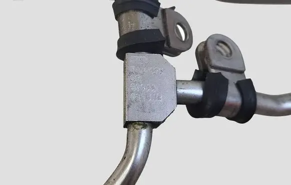 Audi Q5 SQ5 8R Fuel injector supply line/pipe