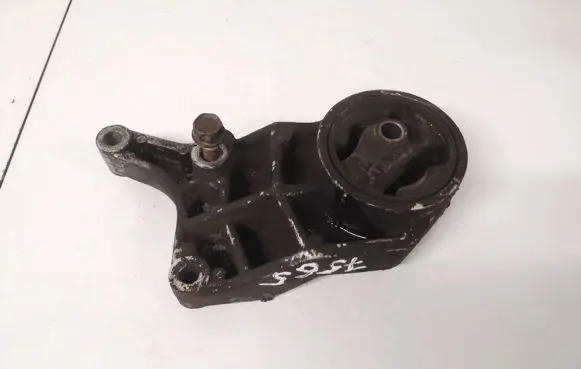 KIA Carens I Engine mount bracket