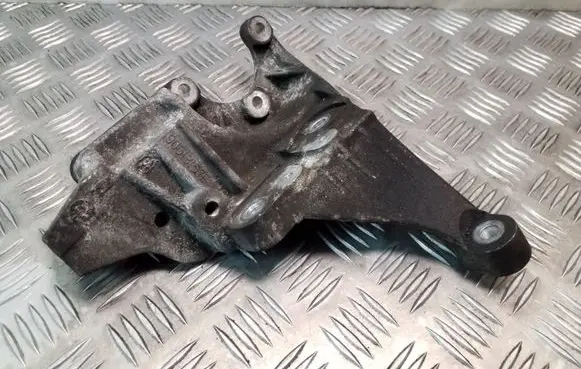 Chrysler Grand Voyager V Power steering pump mounting bracket 90513157F
