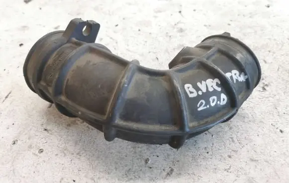 Opel Vectra B Intercooler pipe mounting bracket 90572051