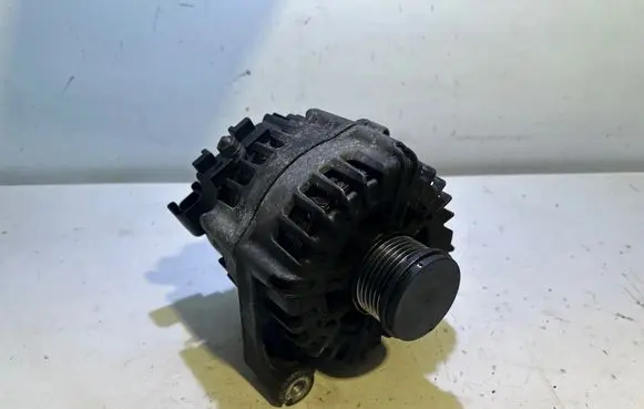 BMW 5 F10 F11 Generator/alternator 8507625 2608668D 131221A