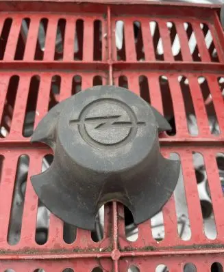 Opel Corsa A Original wheel cap 90124398 2512689