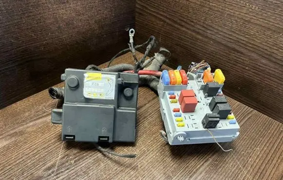Alfa Romeo 159 Fuse box set 50513644 57657