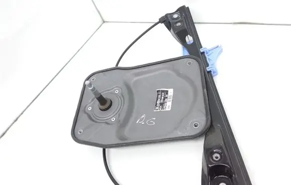 Rear door manual window regulator