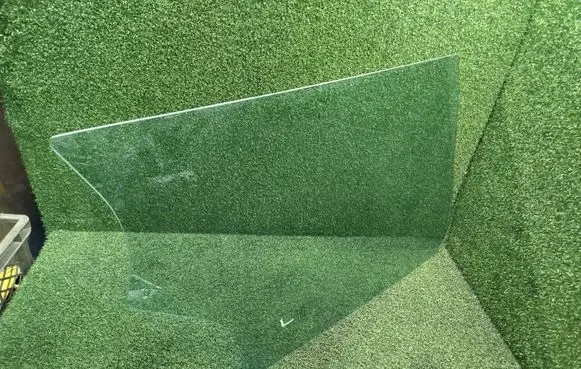 Renault Master III Front door window/glass (coupe) E143R001583 DOT682AS2M3232