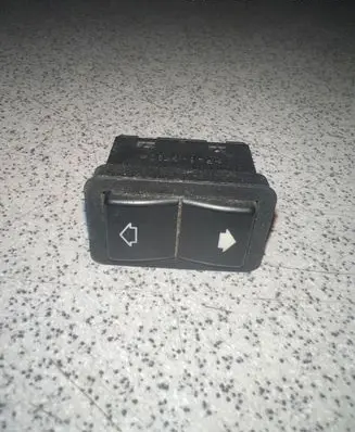 BMW 5 E39 Electric window control switch 8368974