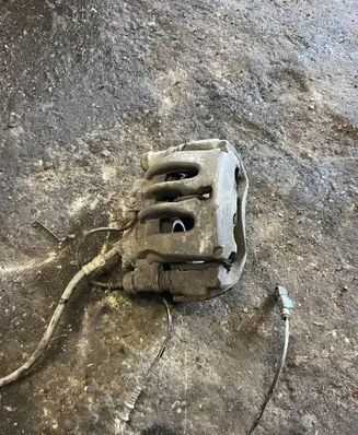 Mercedes-Benz Sprinter W906 Front brake caliper