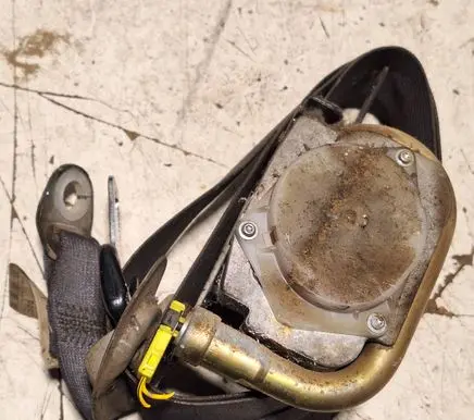 Toyota Avensis Verso Front seatbelt AB052