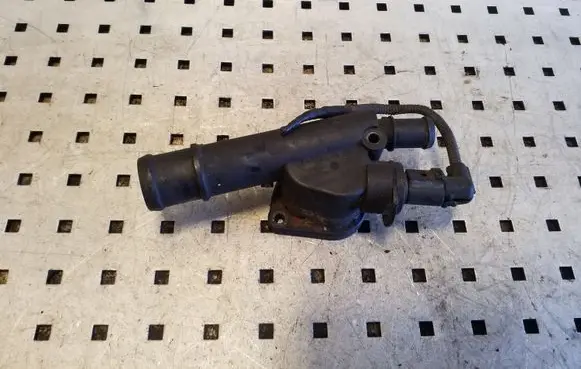 Audi A3 S3 8P Engine coolant pipe/hose 038121132G