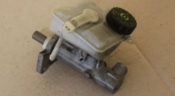 Volvo S60 Master brake cylinder 8646008 8646006