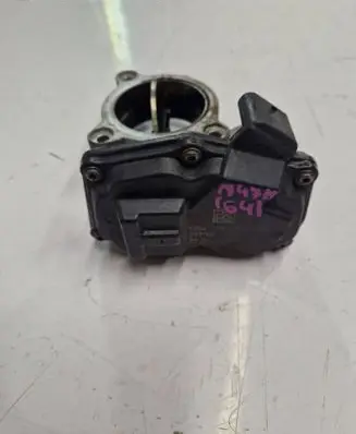 BMW 1 F20 F21 Throttle valve 7810752