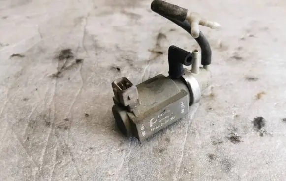 Audi A6 S6 C5 4B Turbo solenoid valve 059906627A 00T305 72190321