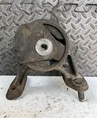 Toyota RAV 4 (XA30) Engine mount bracket 84678