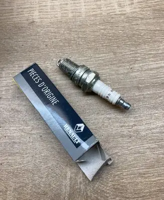 Renault Super R5 Spark plug 7700732626