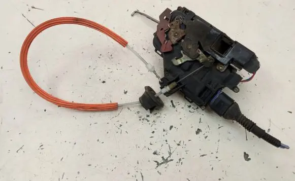 Audi A3 S3 8P Front door lock 4E1837016