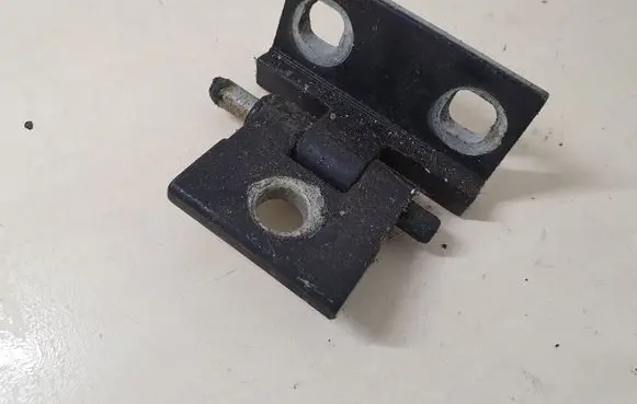 Volvo XC90 Rear door lower hinge