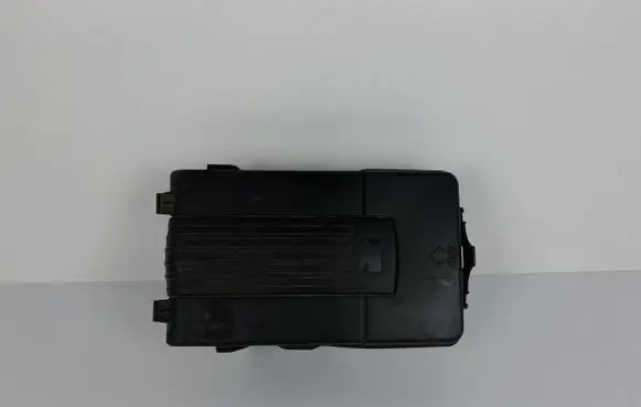 Volkswagen PASSAT B7 Battery box tray cover/lid 3C0 915