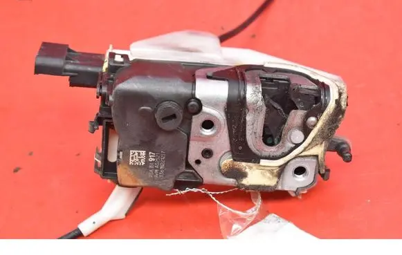 Peugeot 508 RXH Front door lock 851917