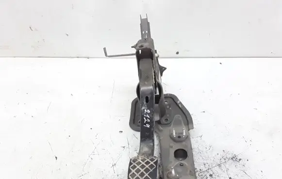 Volkswagen Transporter - Caravelle T5 Brake pedal 7H1721057