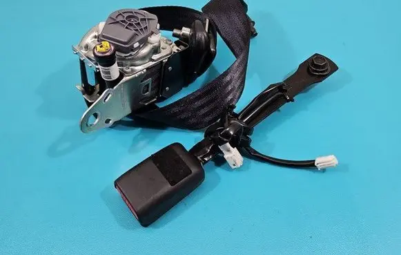 Nissan Juke I F15 Front seatbelt 617544301B IMPRK1451479