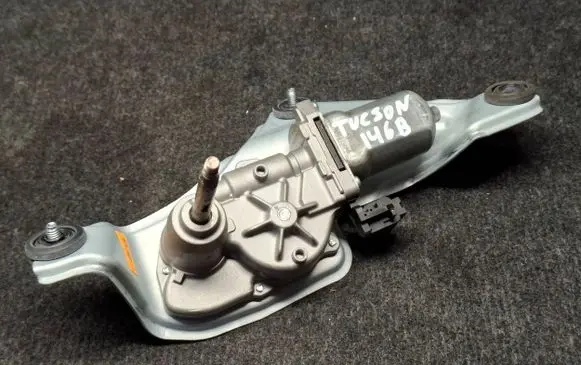 Hyundai Tucson TL Rear window wiper motor 98700D3000