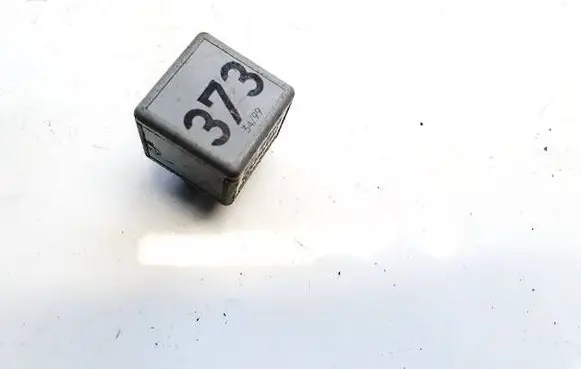 Volkswagen PASSAT B5.5 Other relay 8D0951253A v23134-b52-x301