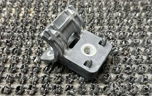 Radiator mount bracket