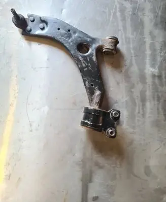 Volvo V50 Front lower control arm/wishbone 204260427