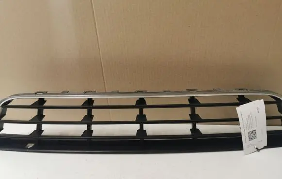 Volkswagen PASSAT B6 Front bumper lower grill 3C0853677