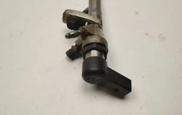 Mercedes-Benz A W176 Fuel injector H8201100113