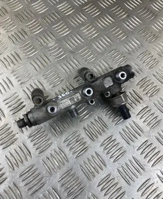 Audi Q7 4L Fuel distributor 059130089BT