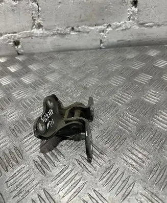 Toyota Avensis T270 Front door lower hinge 