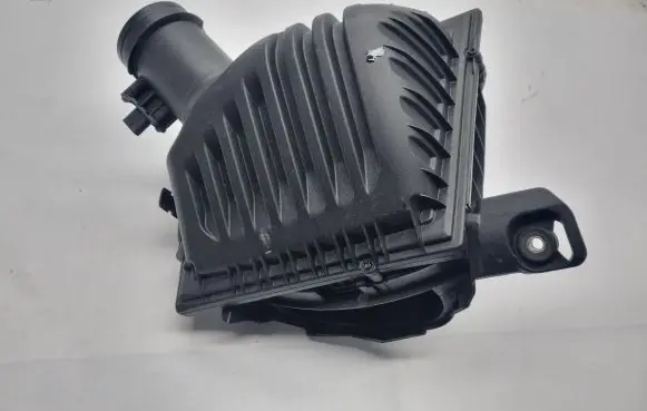 BMW X1 F48 F49 Air filter box 8513916