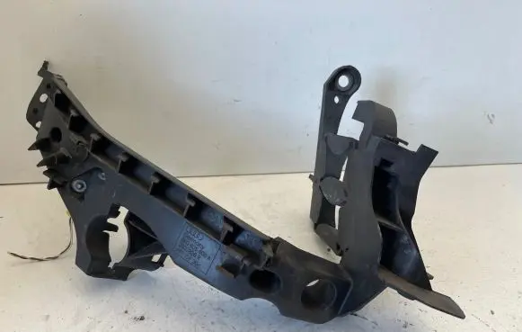 Audi A4 S4 B8 8K Headlight/headlamp mounting bracket 2002838R