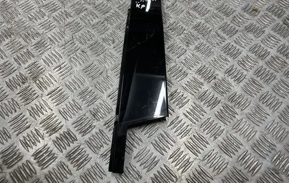 Mercedes-Benz GLC X253 C253 Front door glass trim molding 2536901100