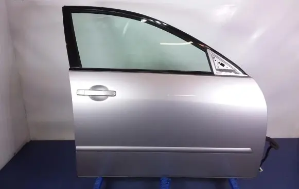 Nissan Maxima A34 Front door