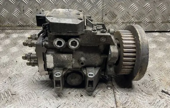 Audi A6 S6 C5 4B Fuel injection high pressure pump 059130106J