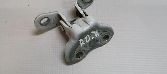 Toyota Auris E180 Front door lower hinge 