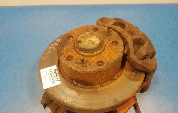 Iveco Daily 3rd gen Front wheel hub spindle knuckle