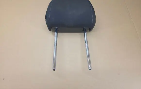 Volkswagen PASSAT B8 Front seat headrest 