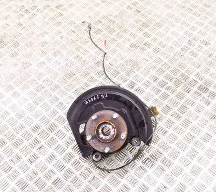 Nissan Juke I F15 Front wheel hub