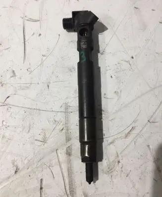Mercedes-Benz Sprinter W906 Fuel injector A6510704987 28348371