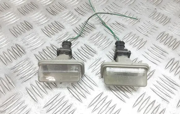 Toyota Avensis T250 Number plate light