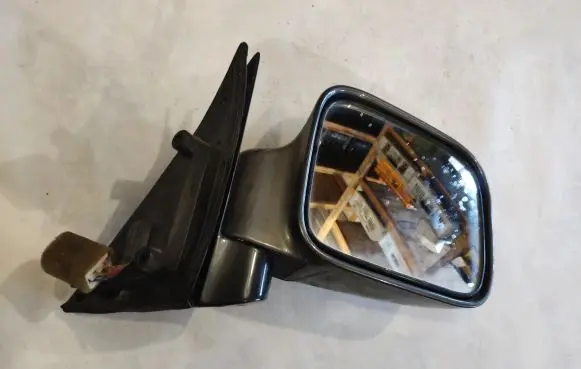 Isuzu Trooper Front door electric wing mirror