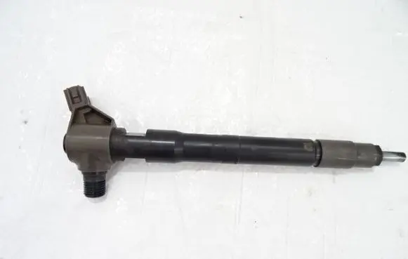 Mazda CX-3 Fuel injector SH01-13H50
