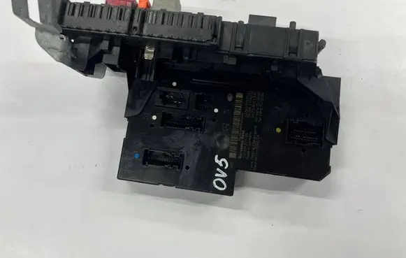 Mercedes-Benz C W204 SAM control unit a2049060105